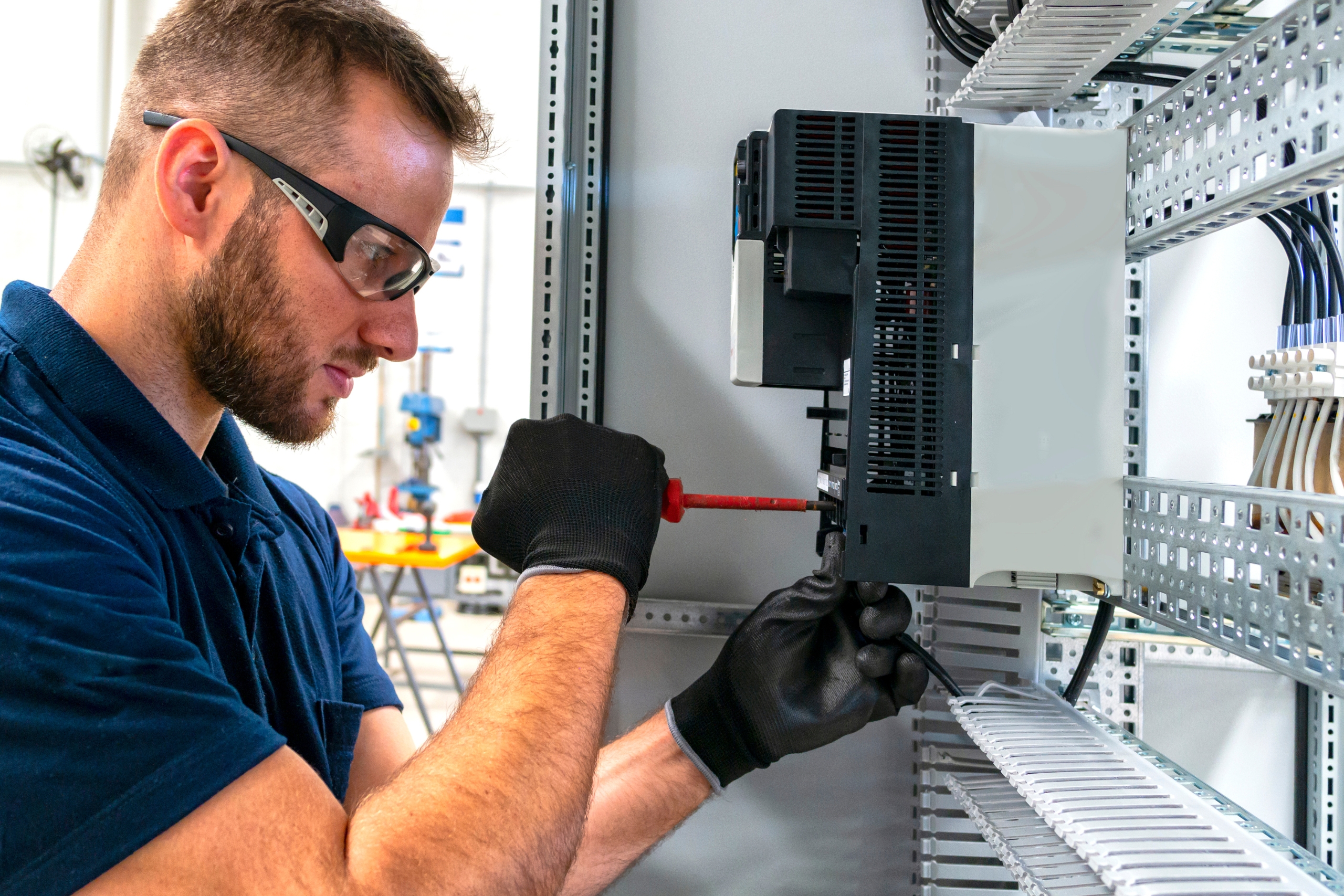 Emergency Electrician in Wolverhampton: Fast Action When Electrical Safety Is Compromised